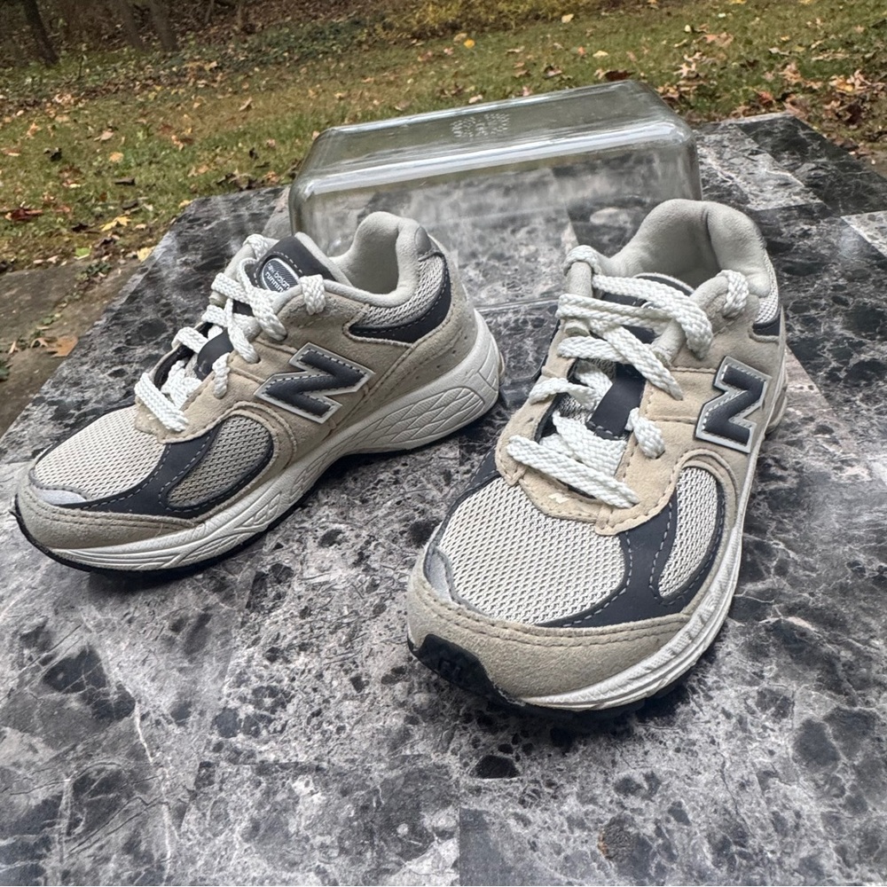 New Balance 2002R  Sneakers Size 11 Boys - Picture 13 of 14